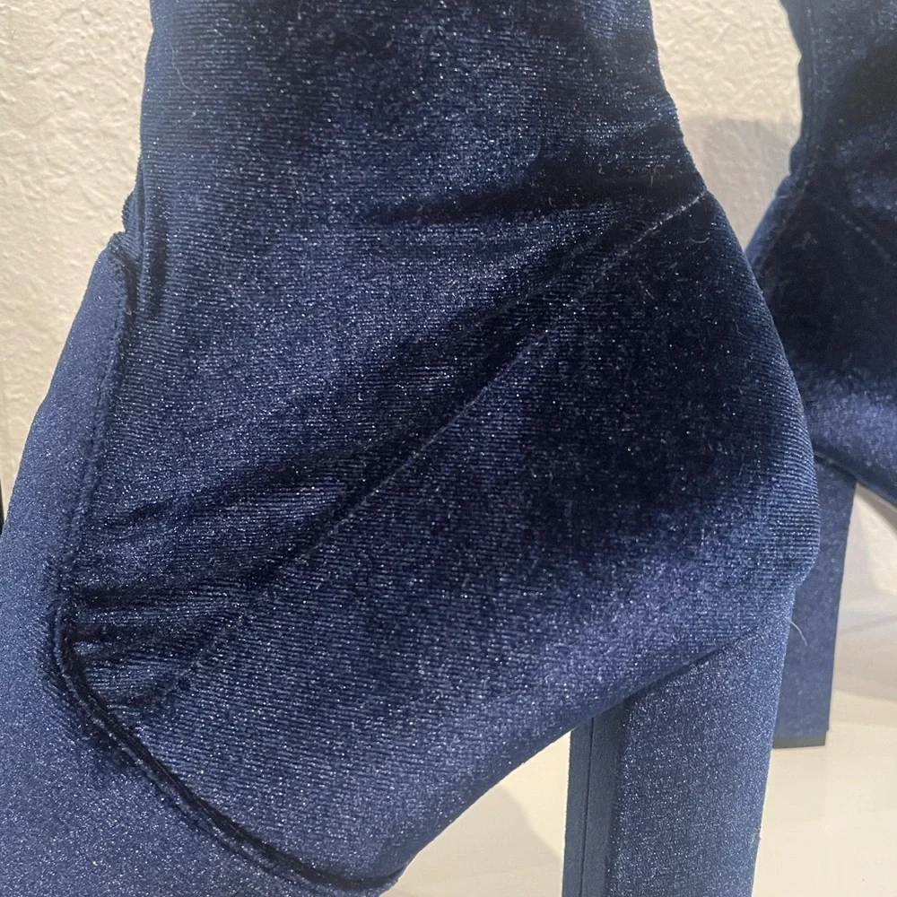 Steve Madden Blue Velvet booties - Picture 2 of 7